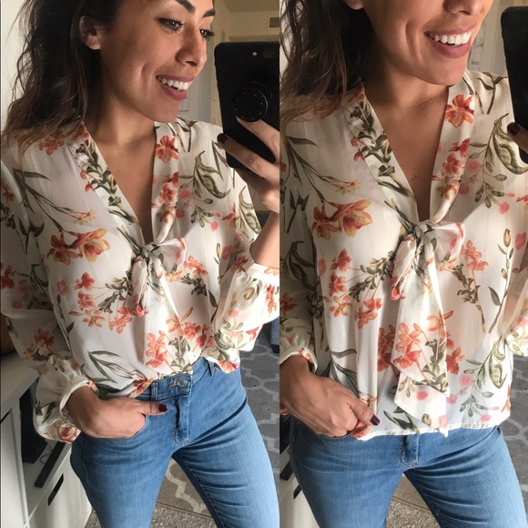 Tops - Flowered blouse Tops - Flowered blouse